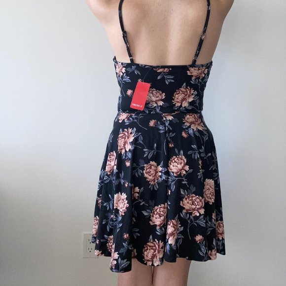[NWT] Floral Dress - Picture 5 of 7